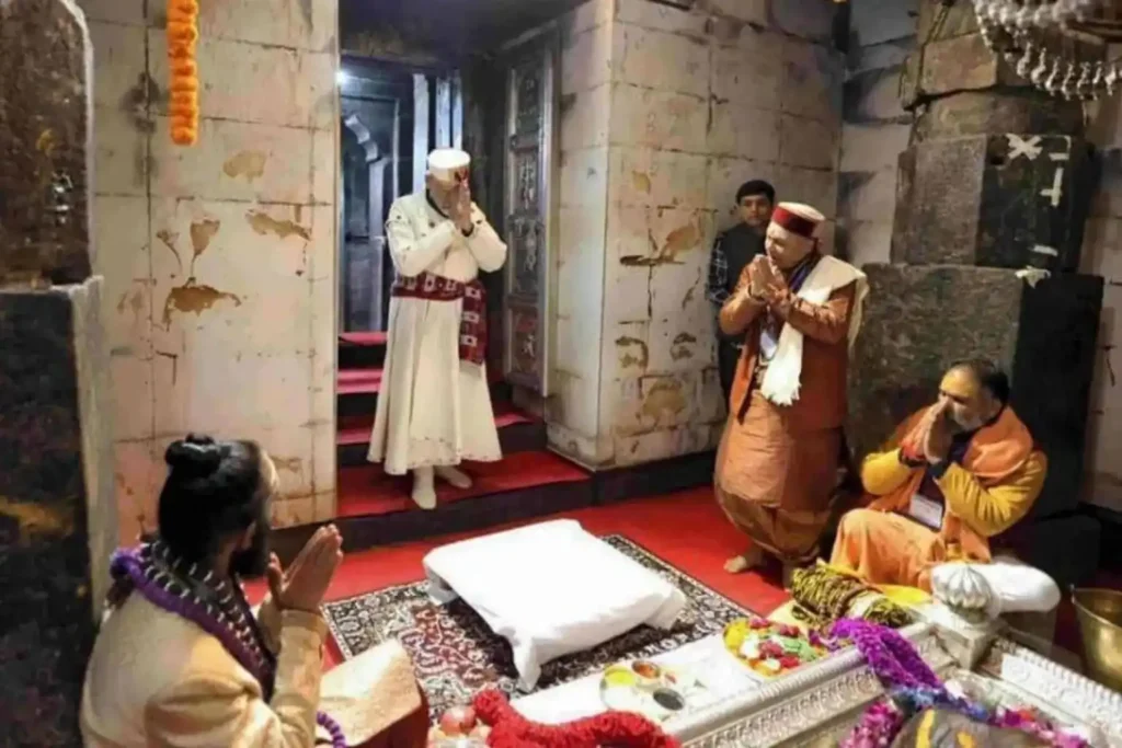 Badrinath Temple Inside & Shivling Details